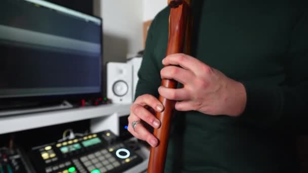 Man Musician Playing Native American Style Flute Sound Recording Setup — Vídeo de stock