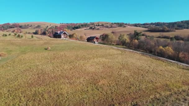 Aerial Shot Small Houses Hill Solina Bieszczady Poland High Quality — Wideo stockowe