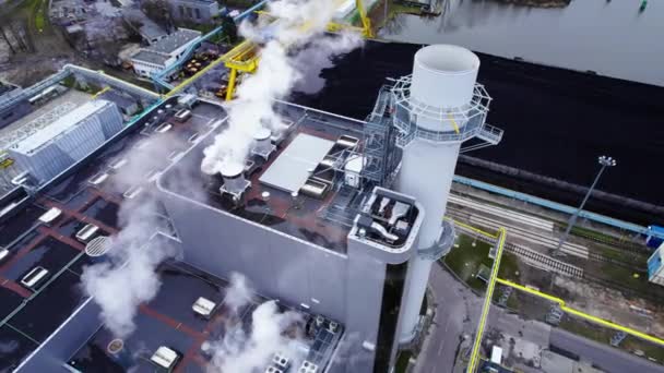 Schoorstenen Bedrijf Komt Grote Witte Rook Uit Fabriek Een Drone — Stockvideo