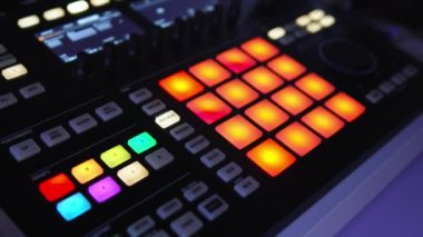 Elektronik ses ve ses mikserinin yakın plan çekimi. Yüksek kalite 4k görüntü