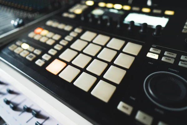 Gros Plan Appareil Synthétiseur Sonore Dans Home Studio Concept Musical — Photo