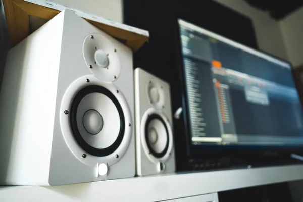 Closeup Shot White Speakers Midi Sequencer Background Recording Studio High — Stock Photo, Image