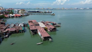 Tayland 'daki Pattaya adasındaki yüzen marketin güzel hava manzarası