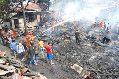 Bali 'de yangın. Endonezya