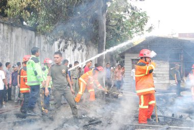 Salvador, Bahia / Brezilya - 17 Şubat, 2016: Salvador şehrinde insanlar yanıyor.