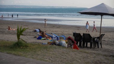 Salvador, Bahia / Brezilya - Şubat 26, 2 0 0 17: İnsanlar Salvador plajında görüldü