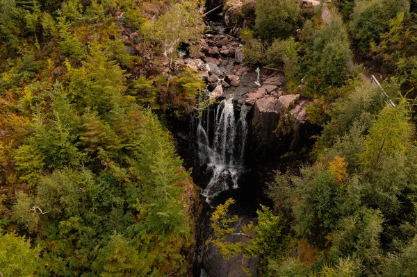 スコットランドのゲアロック近くのビクトリア滝は 1877年にこの地域を訪れたヴィクトリア女王にちなんで名付けられた 国立自然保護区にある — ストック写真