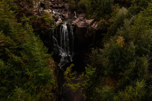 苏格兰盖洛赫附近的维多利亚瀑布是以1877年访问该地区的维多利亚女王的名字命名的 它们座落在国家自然保护区 — 图库照片