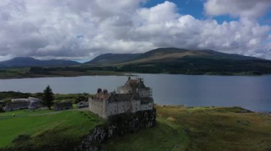 Duart Şatosu, İskoçya 'nın batı kıyısında, Argyll ve Bute konseyinin içinde yer alan Mull Adası' nda bulunan bir kaledir..