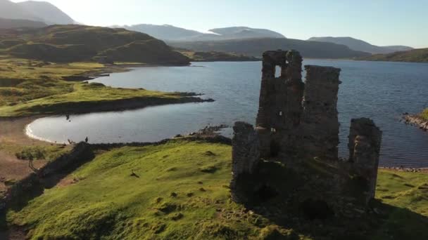 Vista Arruinado Castelo Ardvreck Século Xvi Sobre Loch Assynt Sutherland — Vídeo de Stock