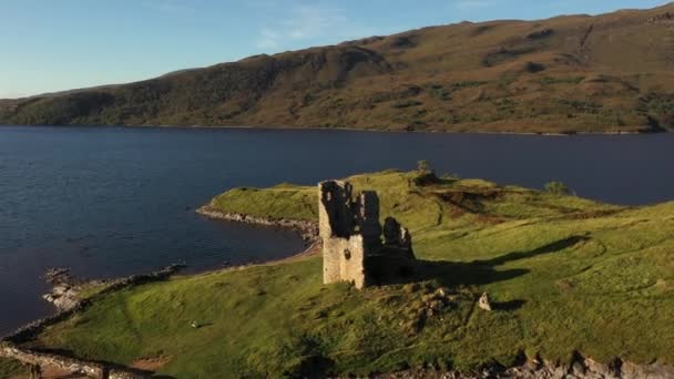 Yüzyılın Yıkılmış Ardvreck Kalesi Loch Assynt Sutherland Kuzey Batı Highlands — Stok video