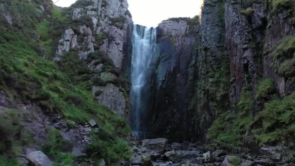 Skoçya Nın Kuzeybatısındaki Assynt Ağlayan Dul Şelaleleri Yumuşak Dere Kayalar — Stok video