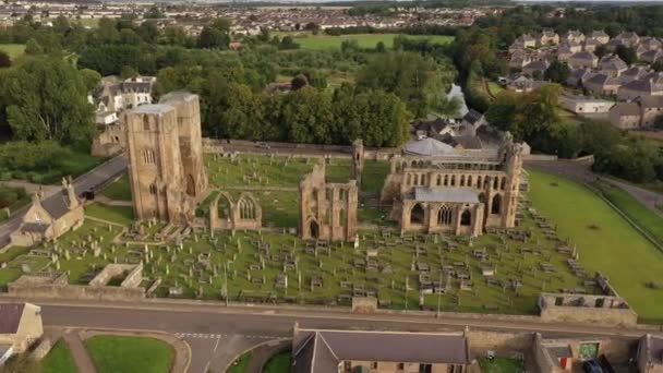 Ein Panorama Der Ruinen Der Elgin Kathedrale Der Dämmerung Muränen — Stockvideo