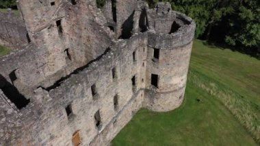 Balvenie Kalesi, İskoçya. Orta çağdan etkileyici bir harabe.