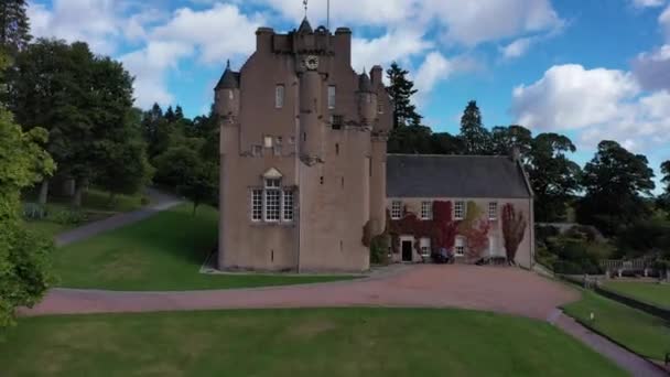 Κάστρο Crathes Κοντά Banchory Aberdeenshire Σκωτία Είναι Ένα Καλά Διατηρημένο — Αρχείο Βίντεο