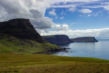 Okyanus kıyısı panoramik Neist Point deniz feneri, İskoçya, Birleşik Krallık