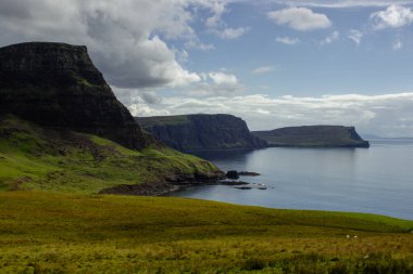 Okyanus kıyısı panoramik Neist Point deniz feneri, İskoçya, Birleşik Krallık