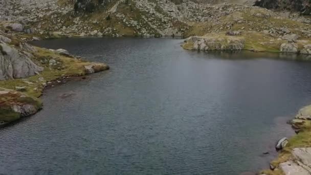Pirenelerdeki Göl Manzarası Çok Güzel — Stok video
