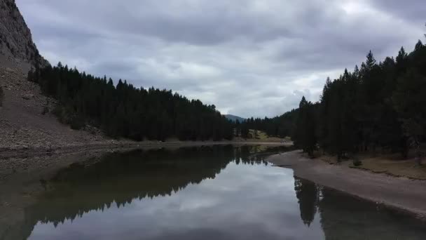 西班牙阿拉贡Pyrenees湖Ibon Plan Basa Mora — 图库视频影像