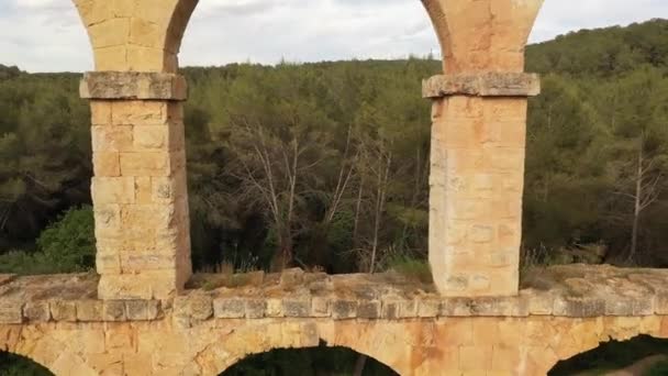 Roman Aqueduct Pont Del Diable Sunny Day Tarragona Spain — Stockvideo