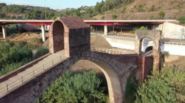 Ponte del Diable Barcelona 'nın Martorell şehrindeki Llobregat nehrinde.