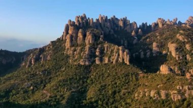 İspanya Katalonya 'daki Montserrat Dağı' nın insansız hava aracı görüntüsü.