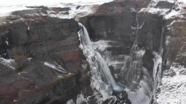 Güney İzlanda 'daki ünlü Haifoss şelalesinin havadan görünüşü