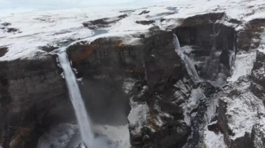 Güney İzlanda 'daki ünlü Haifoss şelalesinin havadan görünüşü
