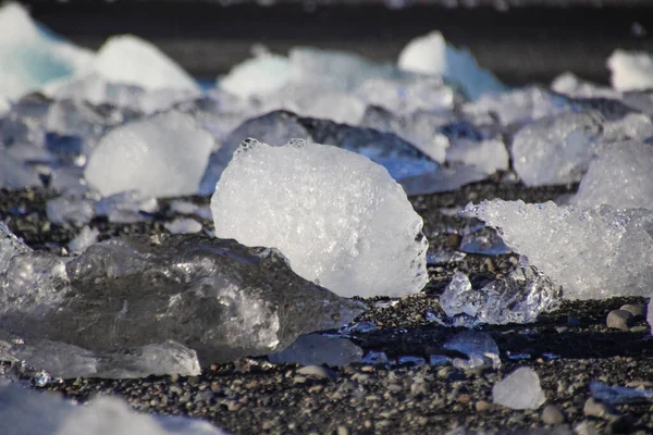 Όμορφα Κομμάτια Πάγου Ξεβράστηκαν Στην Παραλία Του Jokulsarlon Στην Ισλανδία — Φωτογραφία Αρχείου