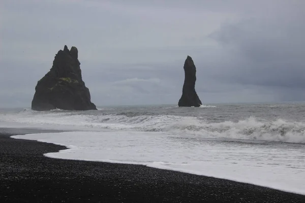 Black Sand Beach Reynisfjara Mount Reynisfjall Dyrholaey Southern Coast Iceland — Stock Photo, Image