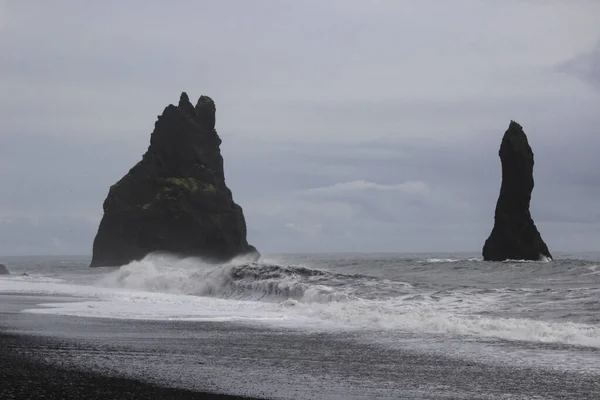 Praia Areia Preta Reynisfjara Monte Reynisfjall Dyrholaey Costa Sul Islândia — Fotografia de Stock