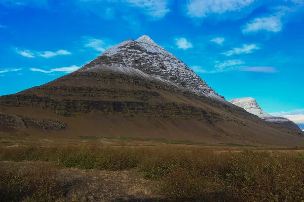 Bulandstindur Pyramide Berg Met Sneeuw Top Oostelijke Fjord Regio Van — Stockfoto