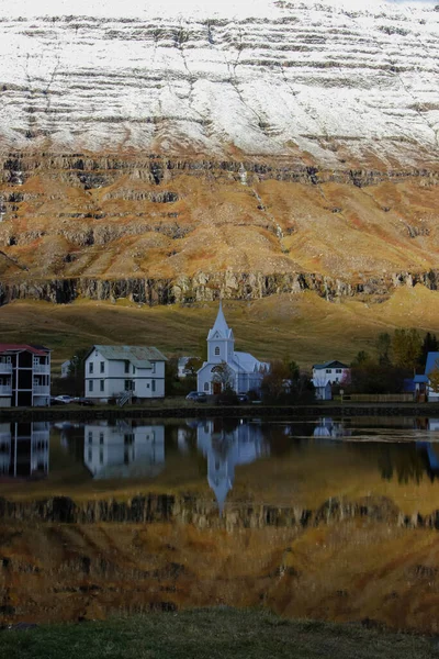 Живописный Вид Небольшой Городок Сейдишордур Востоке Исландии — стоковое фото