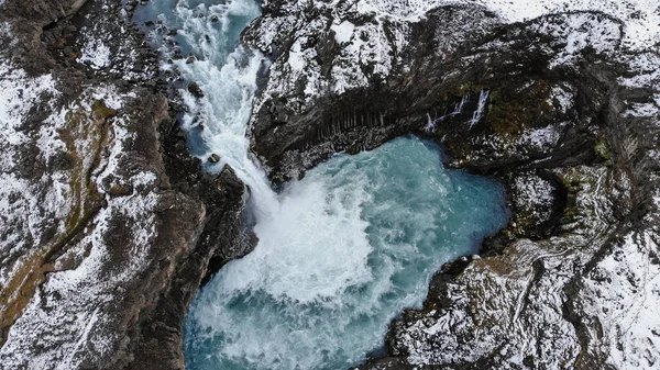 Aldeyjarfoss Vízesés Északkelet Izlandon Gyönyörű Sziklaformációkkal Körülvéve — Stock Fotó