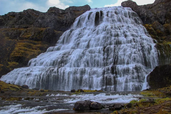 从空中俯瞰Dynjandi 也被称为Fjallfoss Vestfirdir的一个巨大瀑布 — 图库照片