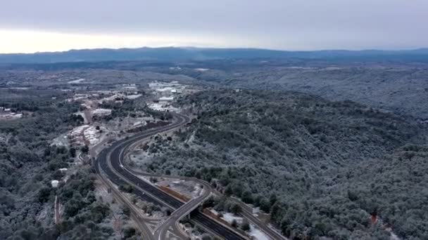 雪の日に大S字型の高速道路のタイムラプス — ストック動画
