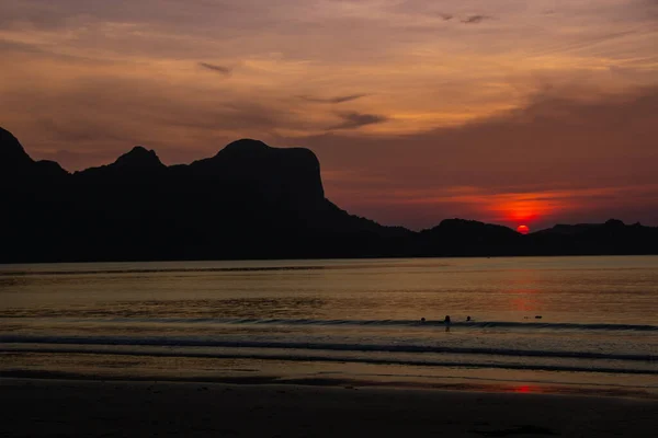 Hermosos Colores Con Sol Fondo Atardecer Lio Beach Palawan Filipinas — Foto de Stock