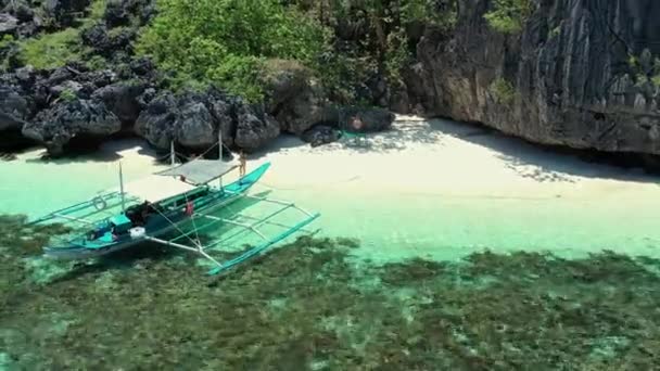 Vue Aérienne Bateau Typiquement Philippin Sur Île Mantiloc — Video