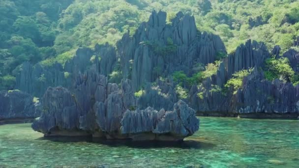 Filipinler Deki Miniloc Adası Nın Tipik Kayalarının Havadan Görünüşü — Stok video