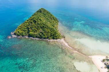 Las Cabanas Sahili, Palawan Filipinleri 'ndeki Depeldet Adası' nın hava manzarası