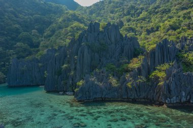 Cadlao Lagoon kayalarının hava manzarası çok güzel.