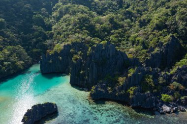 Cadlao Lagoon kayalarının hava manzarası çok güzel.