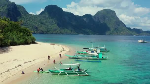 Verschillende Typische Filipijnse Boten Een Tropisch Strand Helicopter Island — Stockvideo