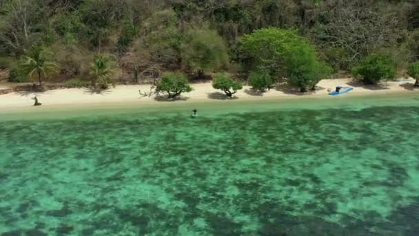 菲律宾乌森岛热带海滩的空中景观 — 图库视频影像