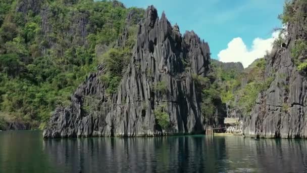 Vista Aérea Las Aguas Montañas Twin Lagoon Filipinas — Vídeos de Stock