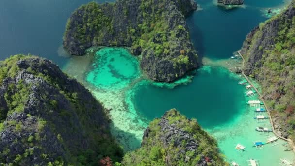 Widok Lotu Ptaka Laguny Coron Island Pobliżu Jeziora Kayangan Słoneczny — Wideo stockowe