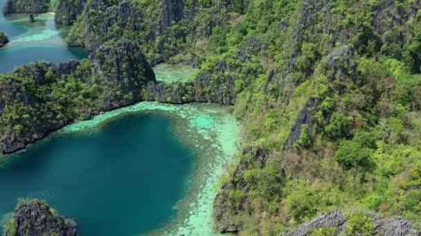 Vista Aérea Das Lagoas Coron Island Perto Lago Kayangan Com — Vídeo de Stock