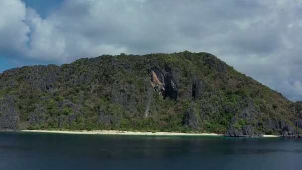 Widok Lotu Ptaka Black Island Pobliżu Wyspy Busuanga Filipinach Słoneczny — Wideo stockowe