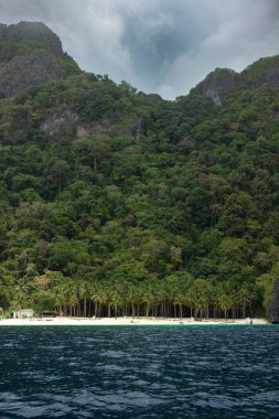 Filipinler 'deki yedi Komando Sahili' nin kayalık denizinden görüntü