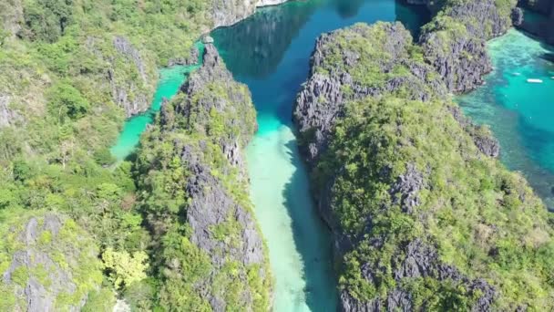 Piękny Widok Lotu Ptaka Big Lagoon Słoneczny Dzień Kajakami Wyspie — Wideo stockowe